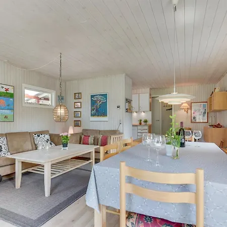 Tess - 50m From The Sea By Interhome
